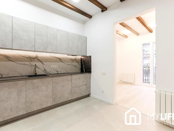 Piso reformado en venta en Sagrada Familia