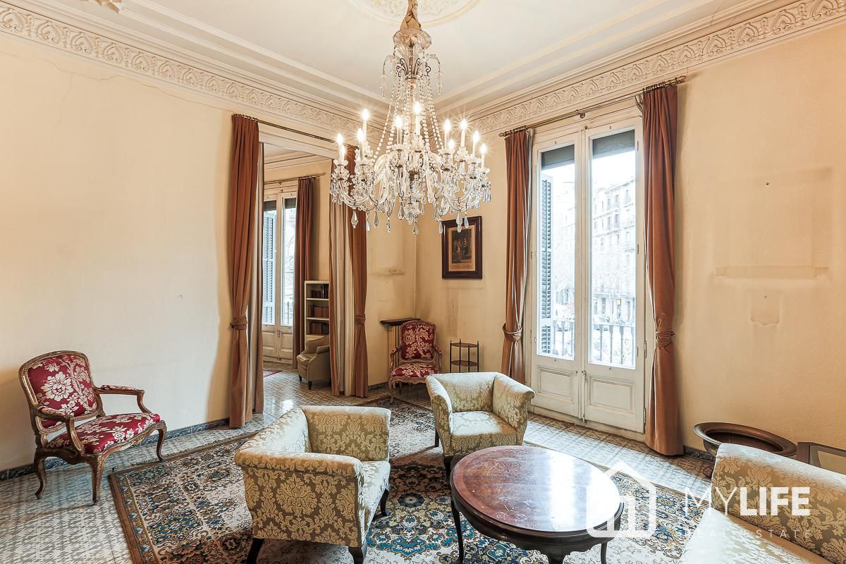 piso en venta modernista en Eixample, junto al Passeig de Gracia