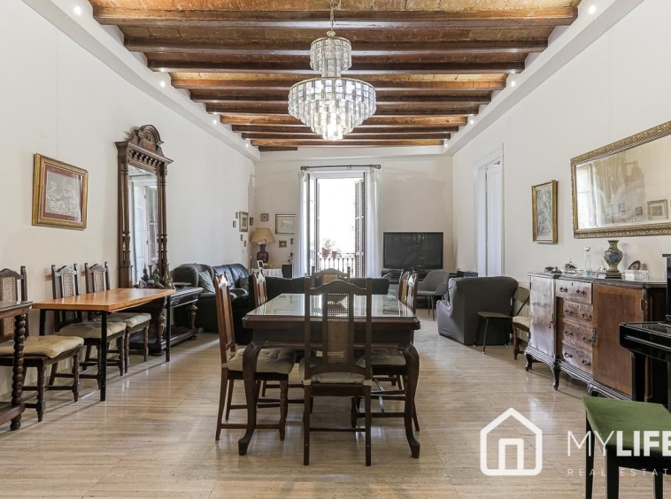 Piso en venta en las Ramblas de Barcelona, piso modernista