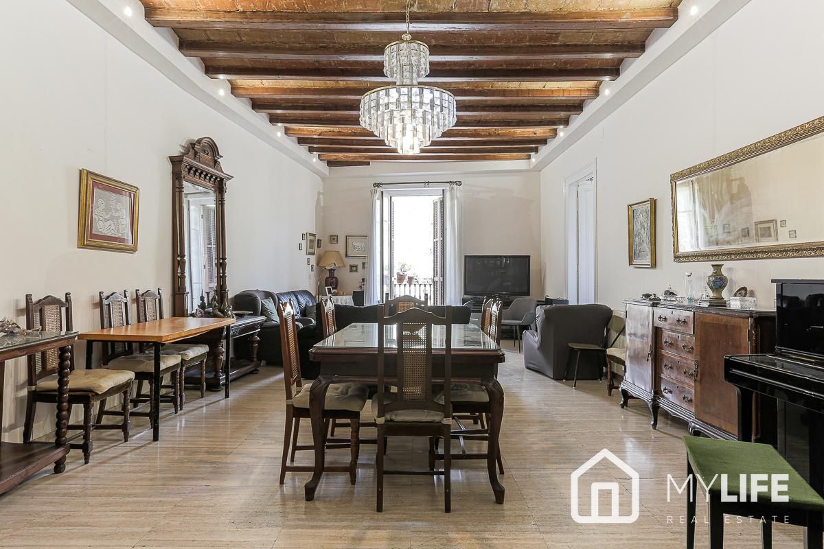 Piso en venta en las Ramblas de Barcelona, piso modernista