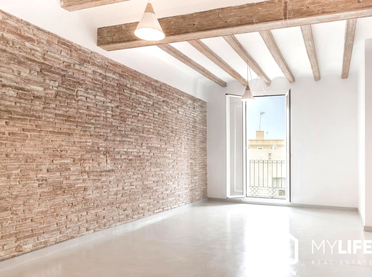 Piso reformado en venta en el Raval